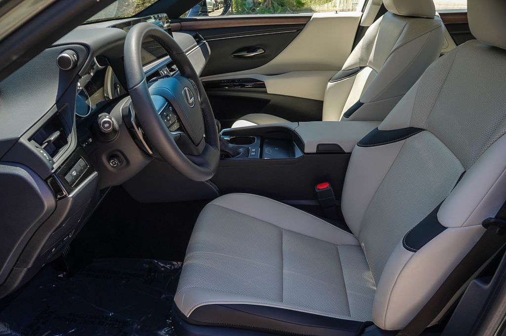 Thumbnail: 2024 Lexus ES - 11