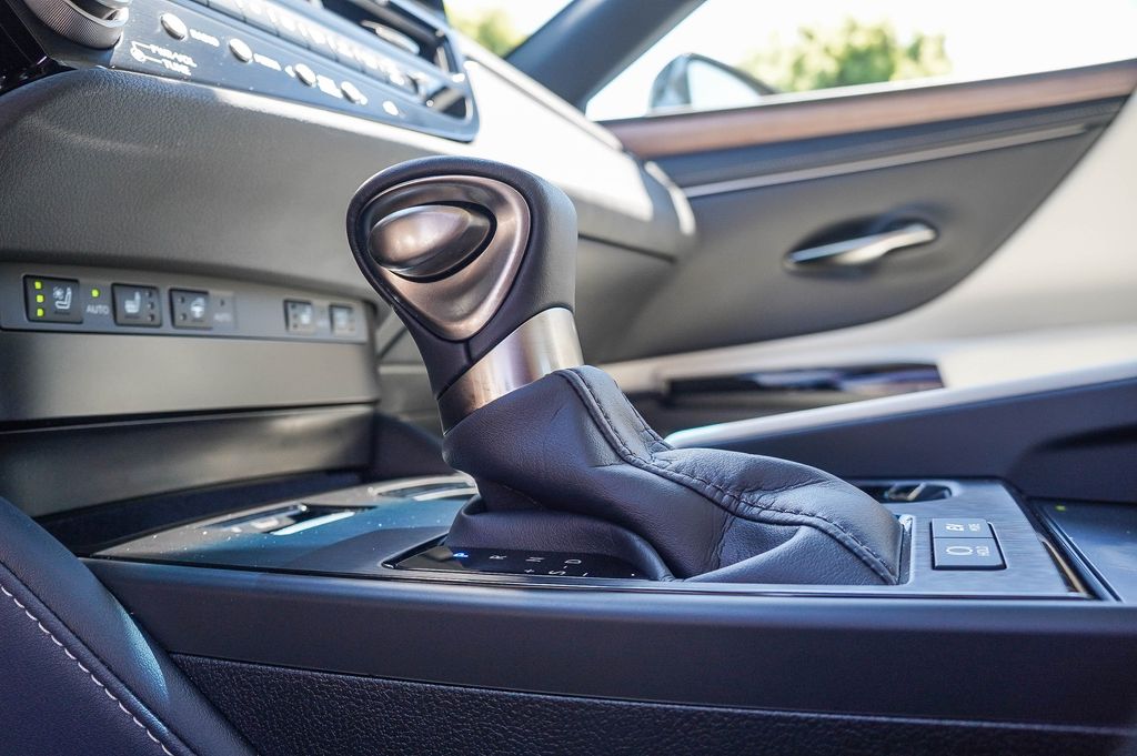 Thumbnail: 2024 Lexus ES - 28