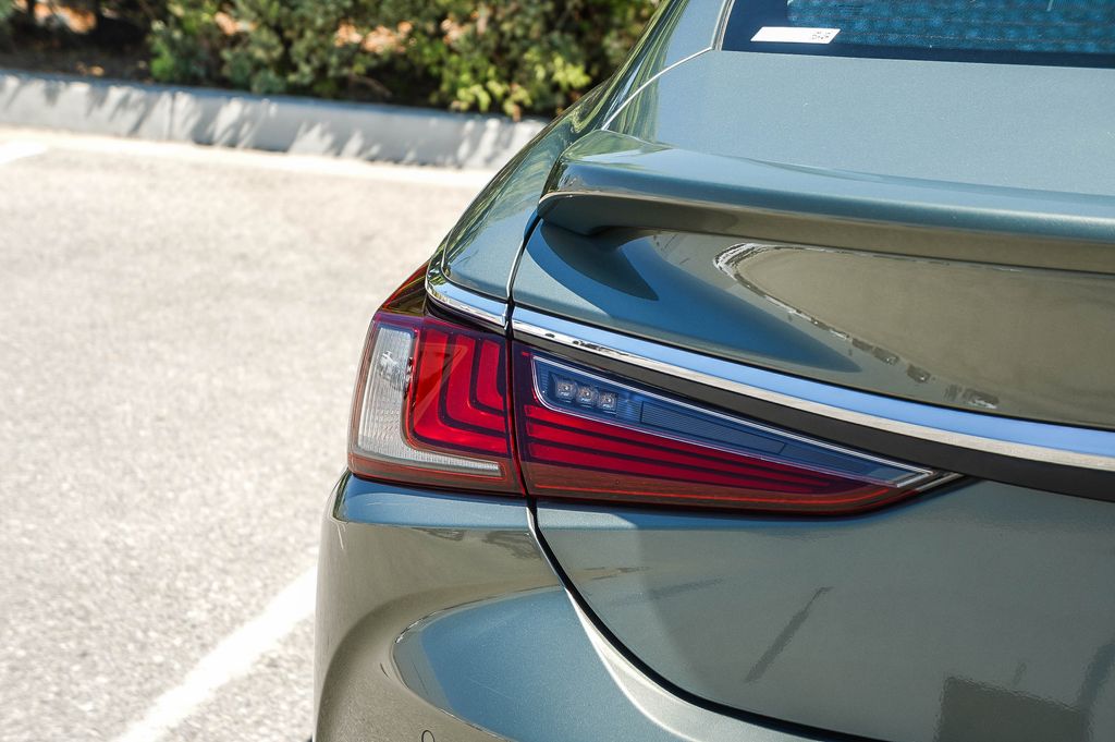 Thumbnail: 2024 Lexus ES - 19
