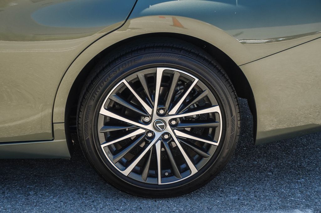 Thumbnail: 2024 Lexus ES - 21