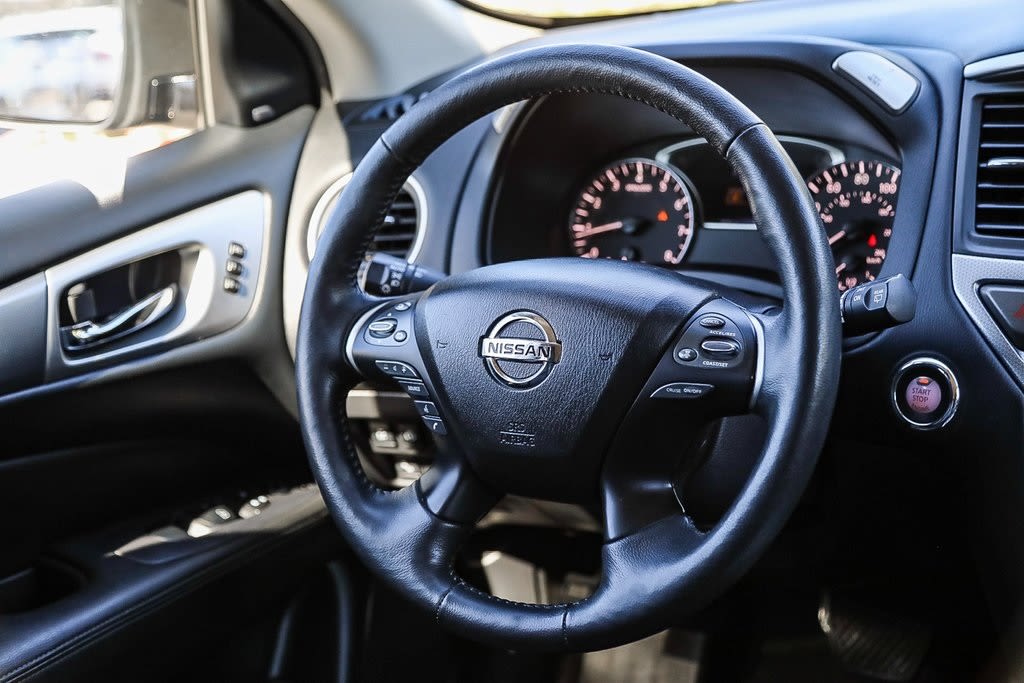 2019 Nissan Pathfinder SL 12