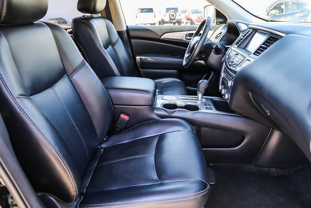 2019 Nissan Pathfinder SL 9