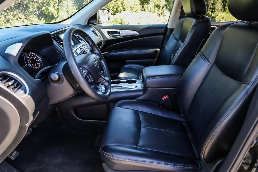 2019 Nissan Pathfinder SL 10