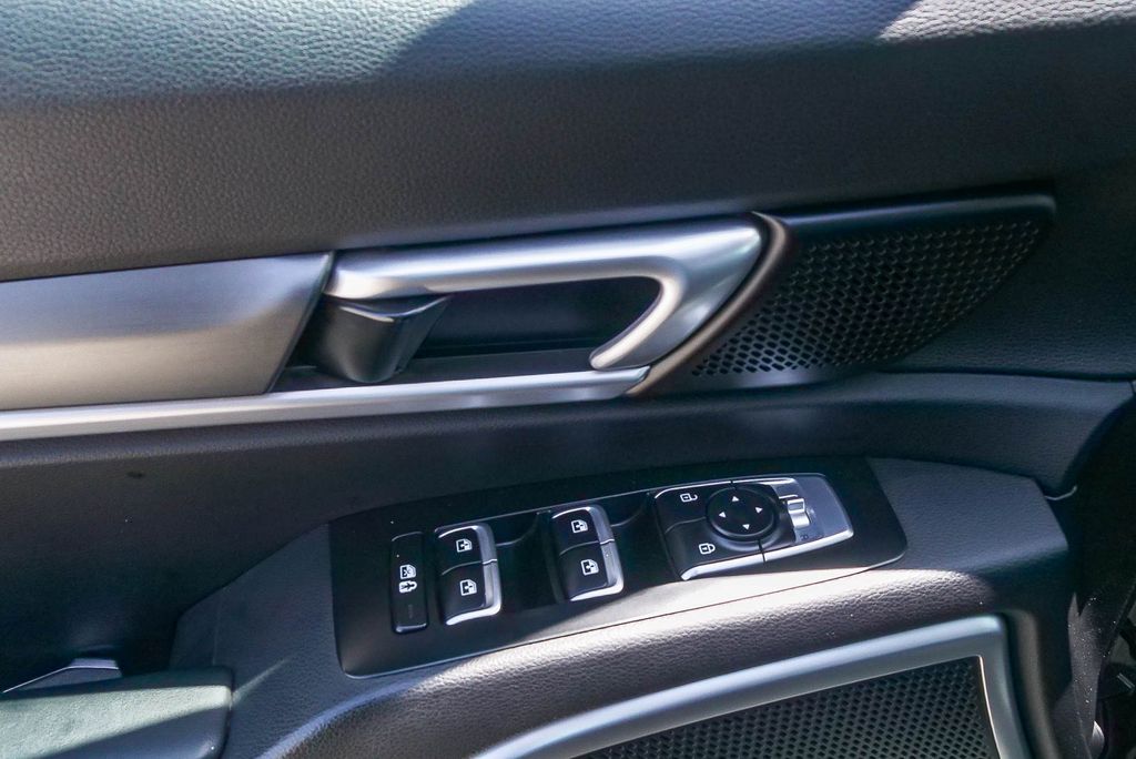 Thumbnail: 2020 Kia Telluride - 24