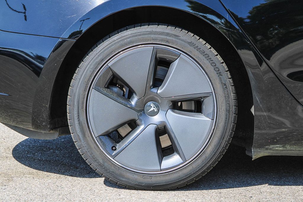 Thumbnail: 2023 Tesla Model 3 - 7