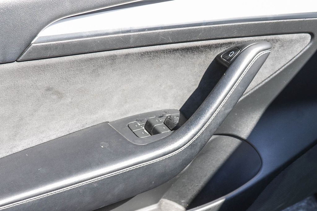 Thumbnail: 2023 Tesla Model 3 - 22