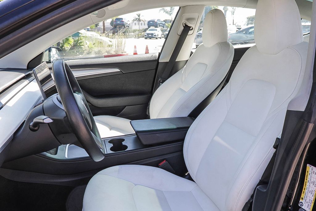 Thumbnail: 2023 Tesla Model 3 - 10