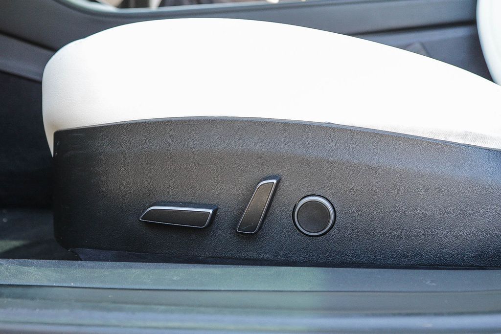 Thumbnail: 2023 Tesla Model 3 - 21