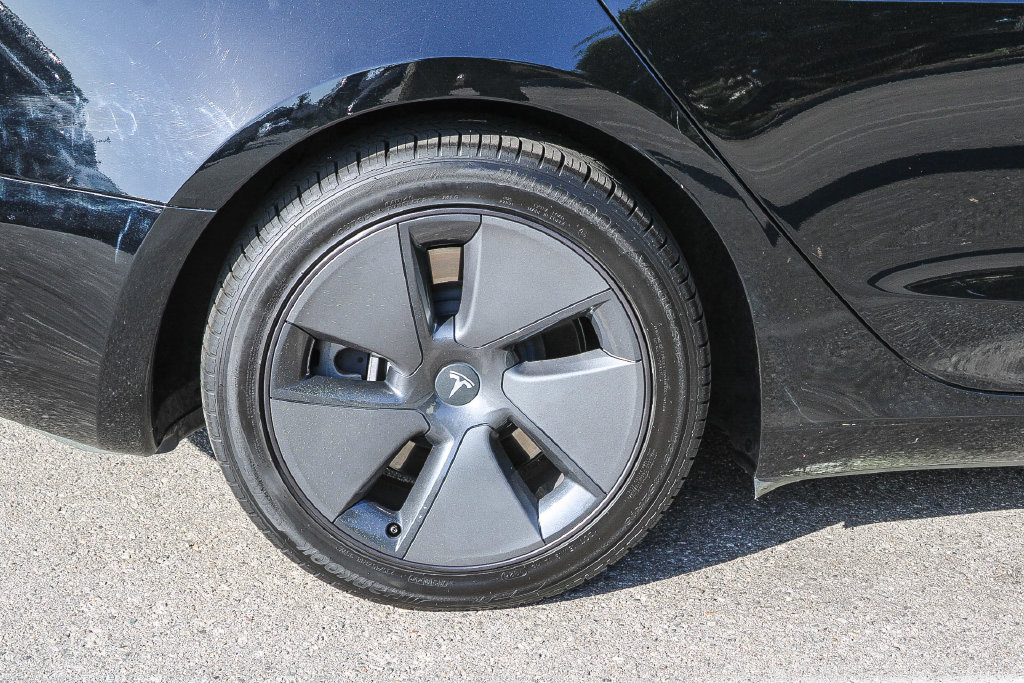 Thumbnail: 2023 Tesla Model 3 - 7