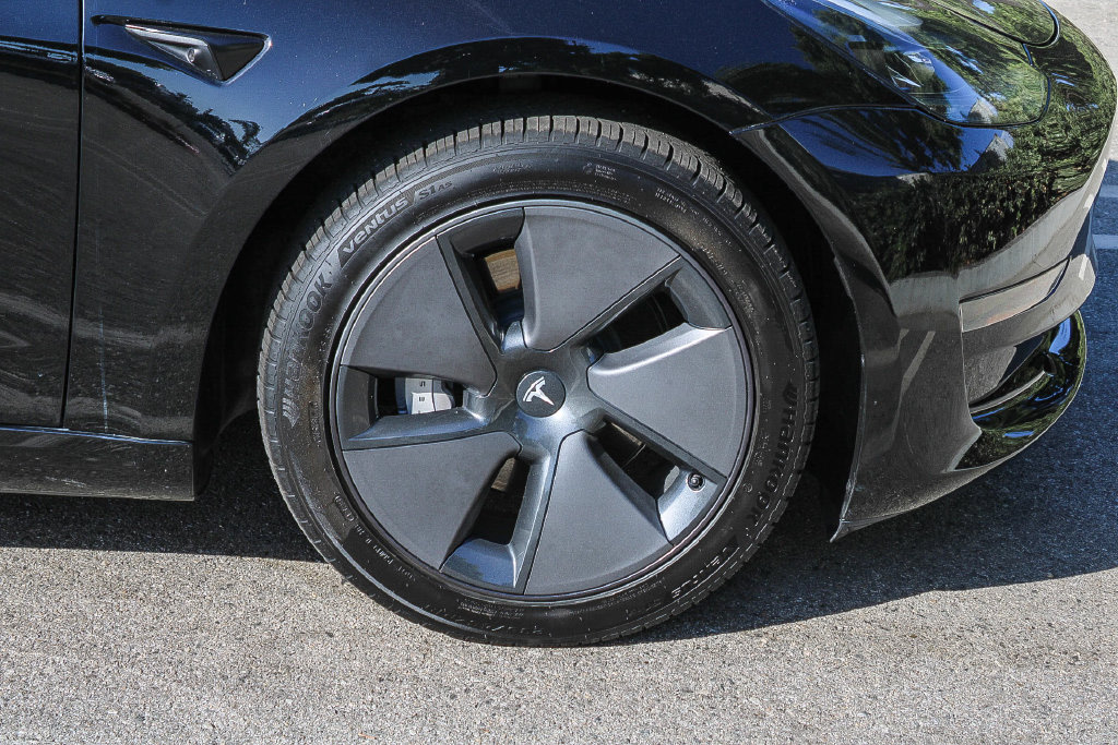 Thumbnail: 2023 Tesla Model 3 - 20