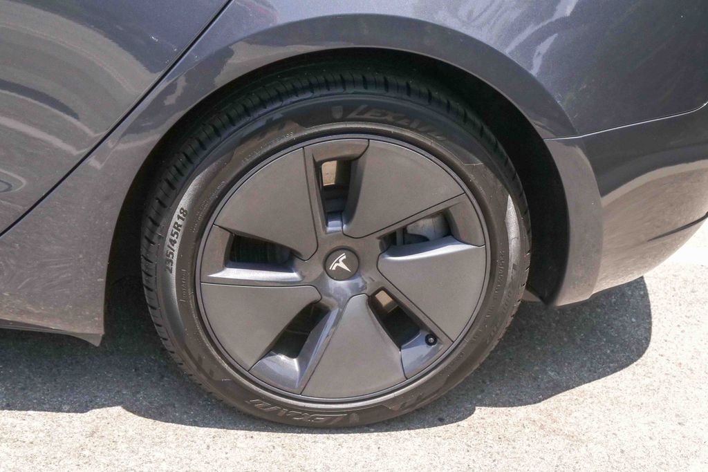 Thumbnail: 2023 Tesla Model 3 - 17