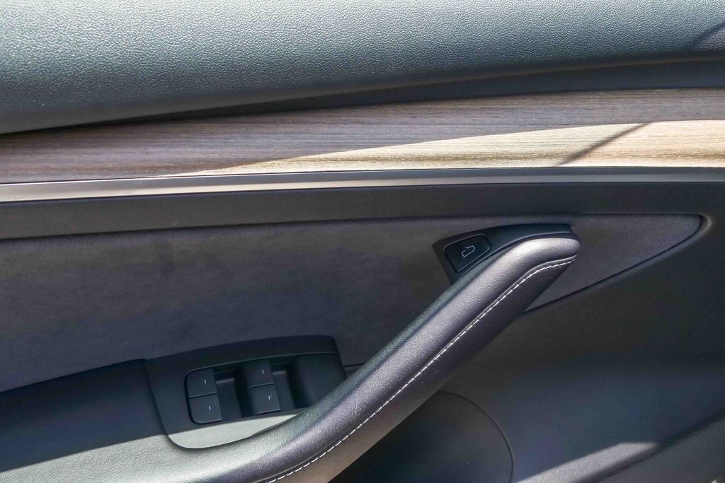 Thumbnail: 2023 Tesla Model 3 - 21