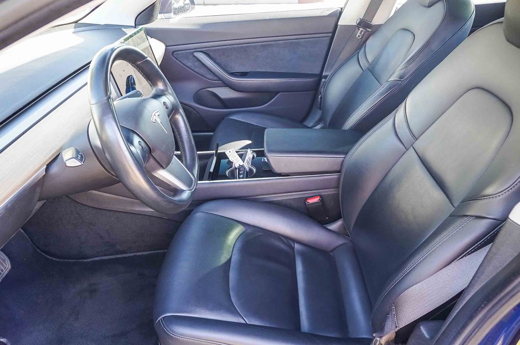Thumbnail: 2018 Tesla Model 3 - 9