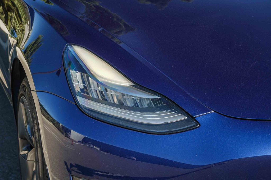 Thumbnail: 2018 Tesla Model 3 - 13