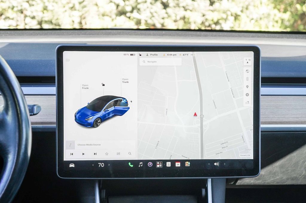 Thumbnail: 2018 Tesla Model 3 - 11