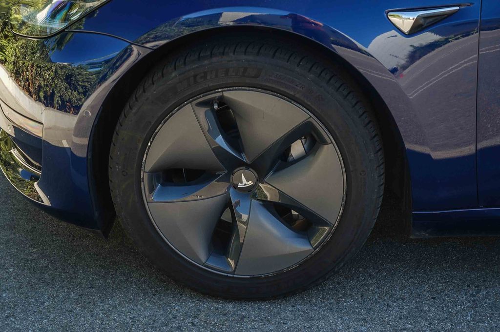 Thumbnail: 2018 Tesla Model 3 - 16