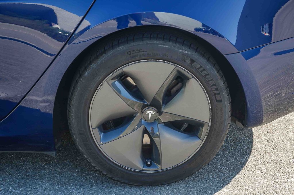 Thumbnail: 2018 Tesla Model 3 - 7