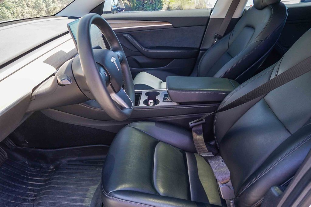 Thumbnail: 2021 Tesla Model 3 - 9