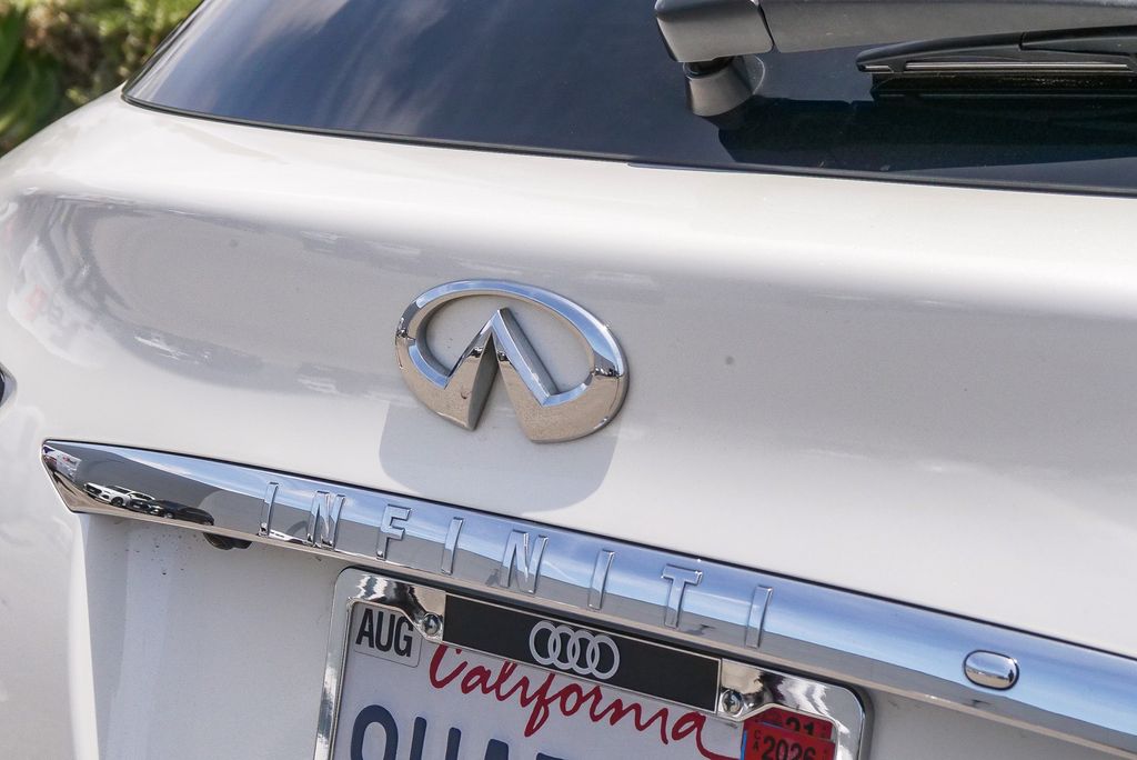 Thumbnail: 2017 INFINITI QX70 - 6