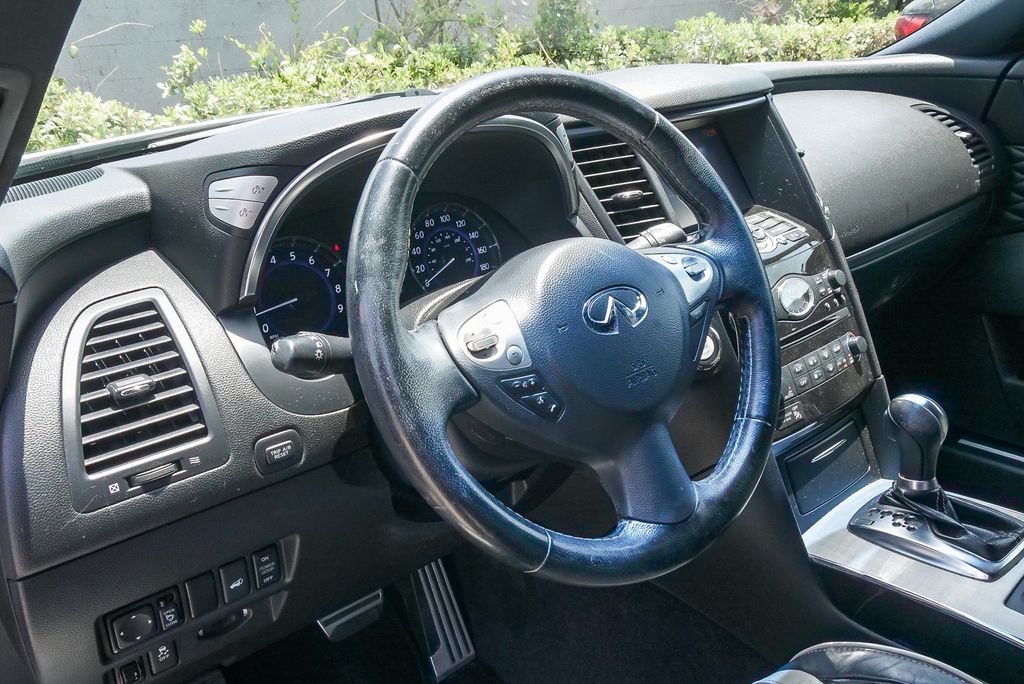 Thumbnail: 2017 INFINITI QX70 - 2