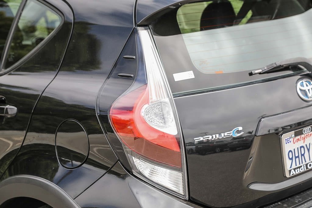 Thumbnail: 2018 Toyota Prius c - 9