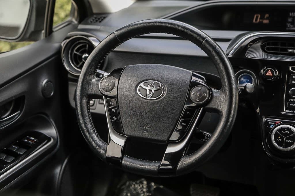 Thumbnail: 2018 Toyota Prius c - 12