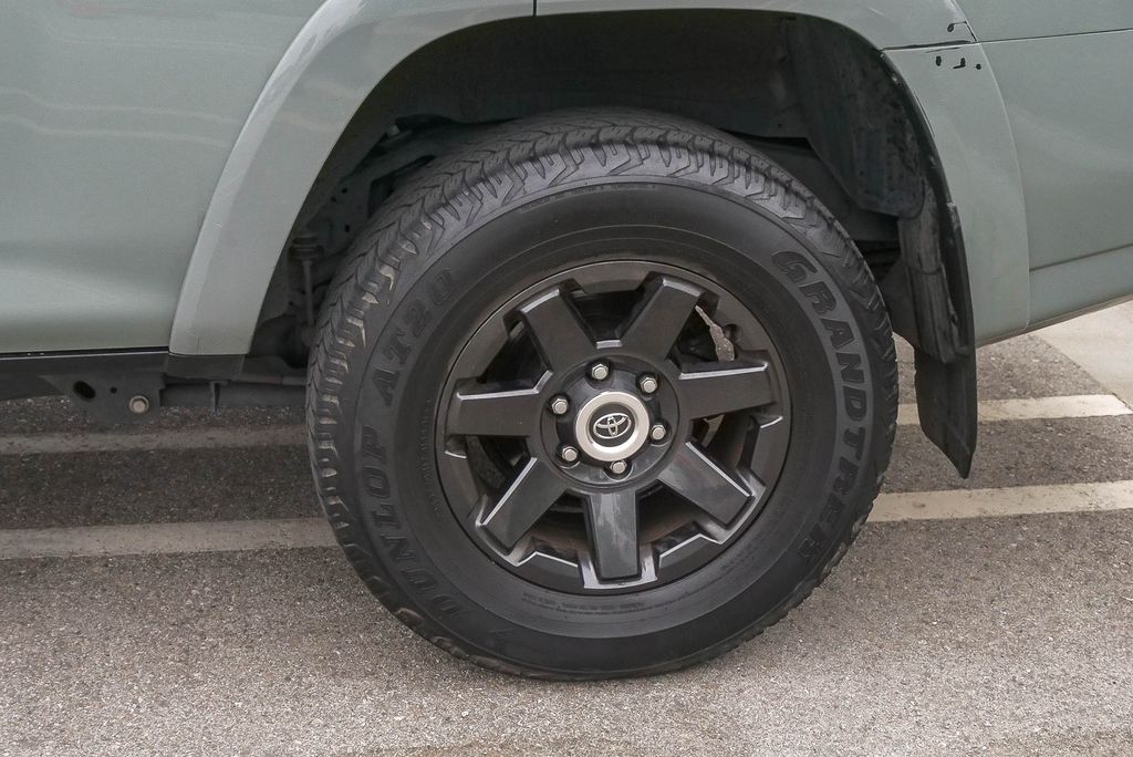 Thumbnail: 2022 Toyota 4Runner - 12