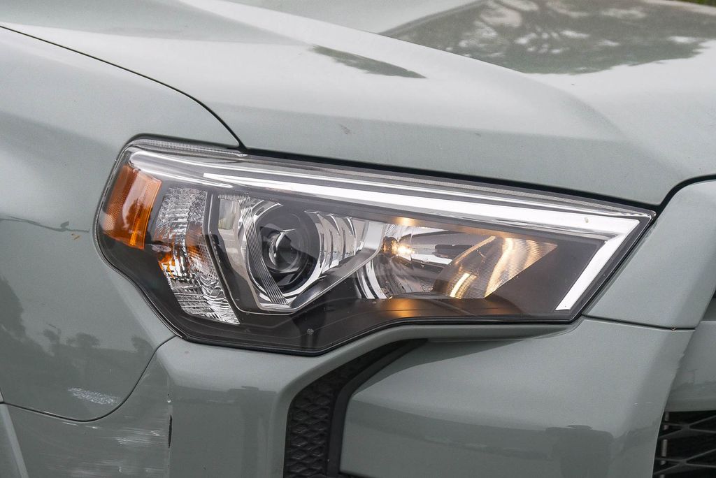 Thumbnail: 2022 Toyota 4Runner - 11