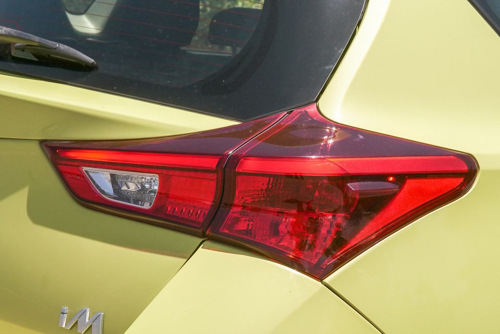 Thumbnail: 2017 Toyota Corolla iM - 15