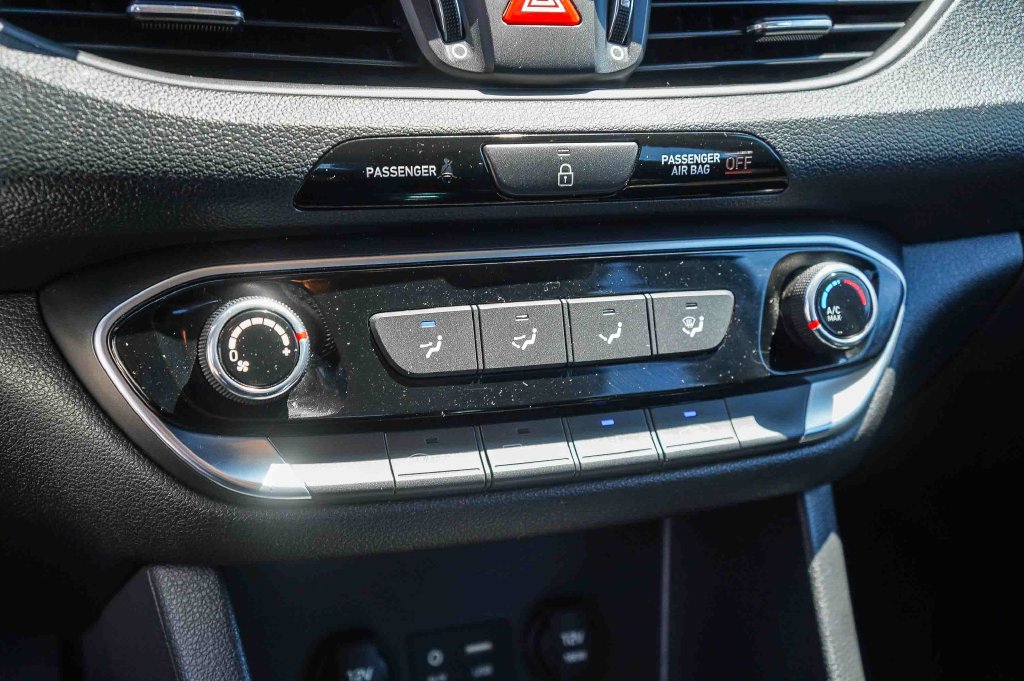 Thumbnail: 2019 Hyundai Elantra - 19