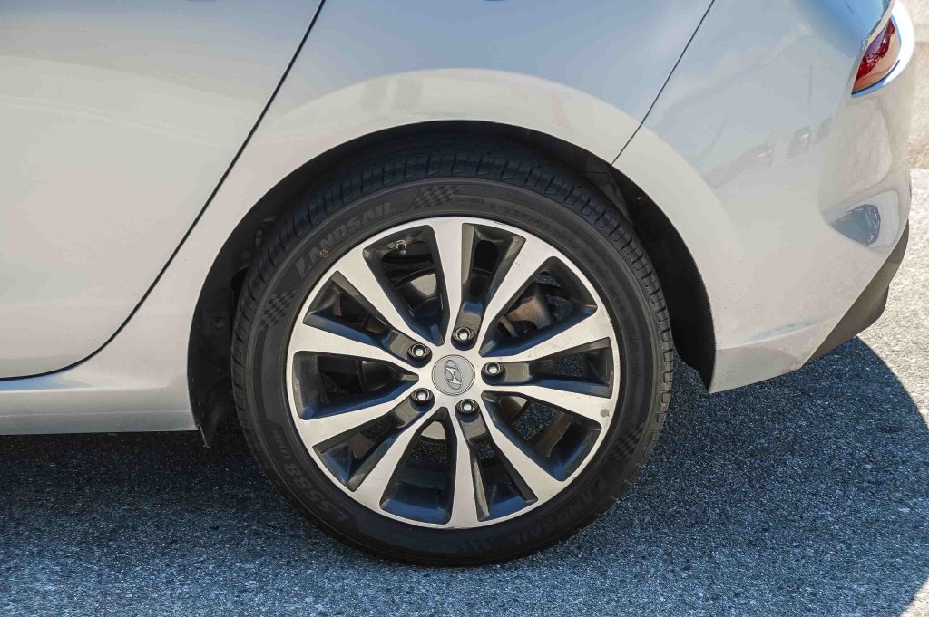 Thumbnail: 2019 Hyundai Elantra - 6
