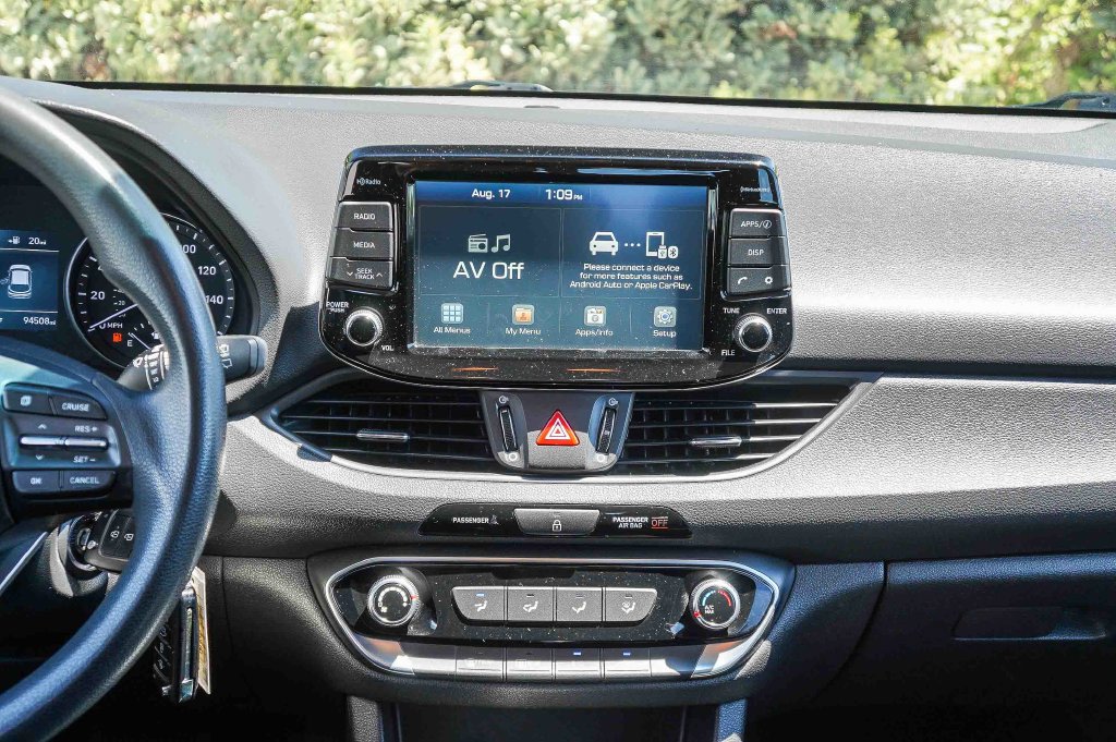 Thumbnail: 2019 Hyundai Elantra - 8
