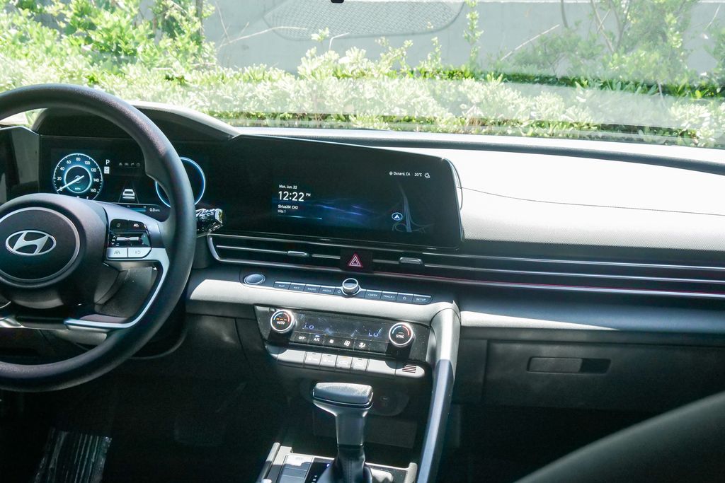 Thumbnail: 2024 Hyundai Elantra - 9