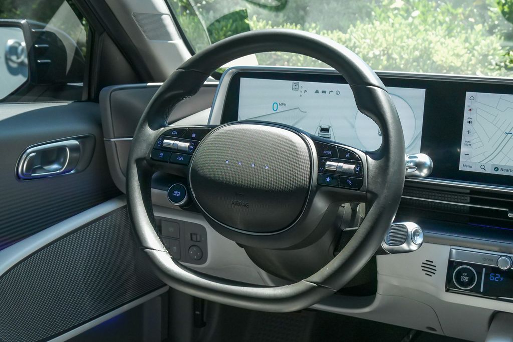 Thumbnail: 2023 Hyundai Ioniq 6 - 13