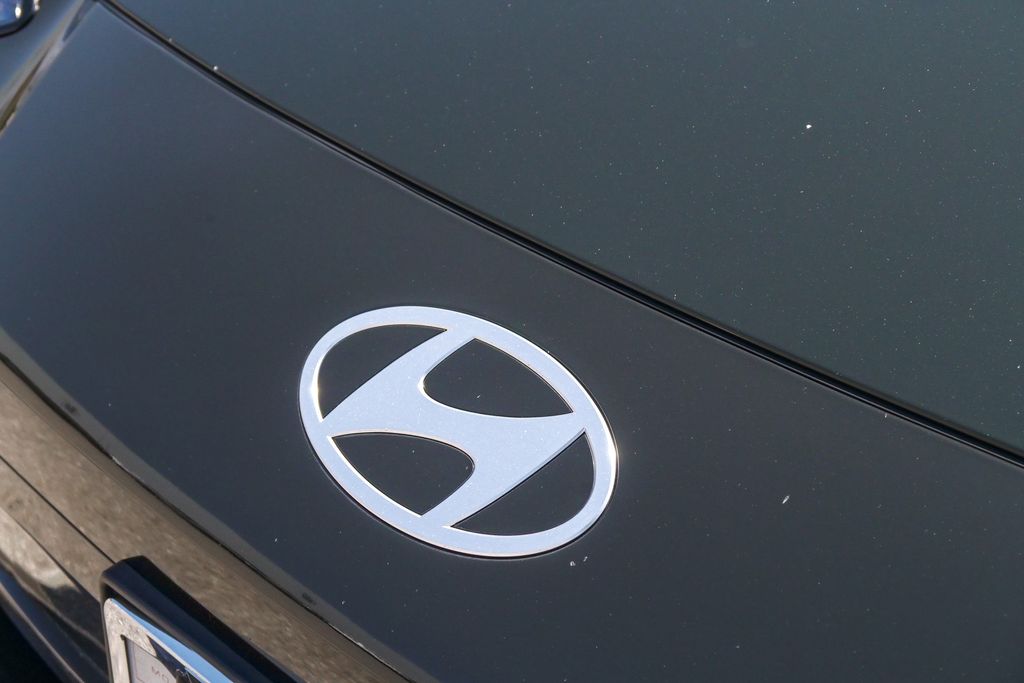 Thumbnail: 2023 Hyundai Ioniq 6 - 18