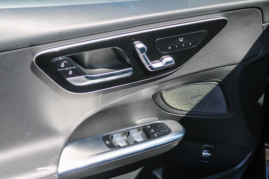 Thumbnail: 2023 Mercedes-Benz C-Class - 26
