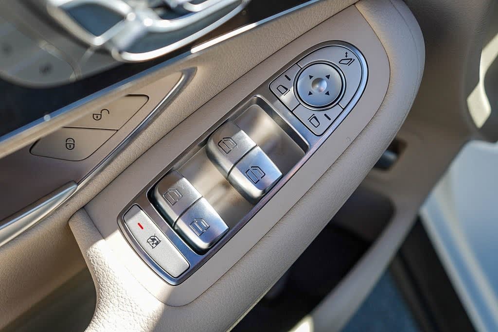 Thumbnail: 2022 Mercedes-Benz GLC - 27