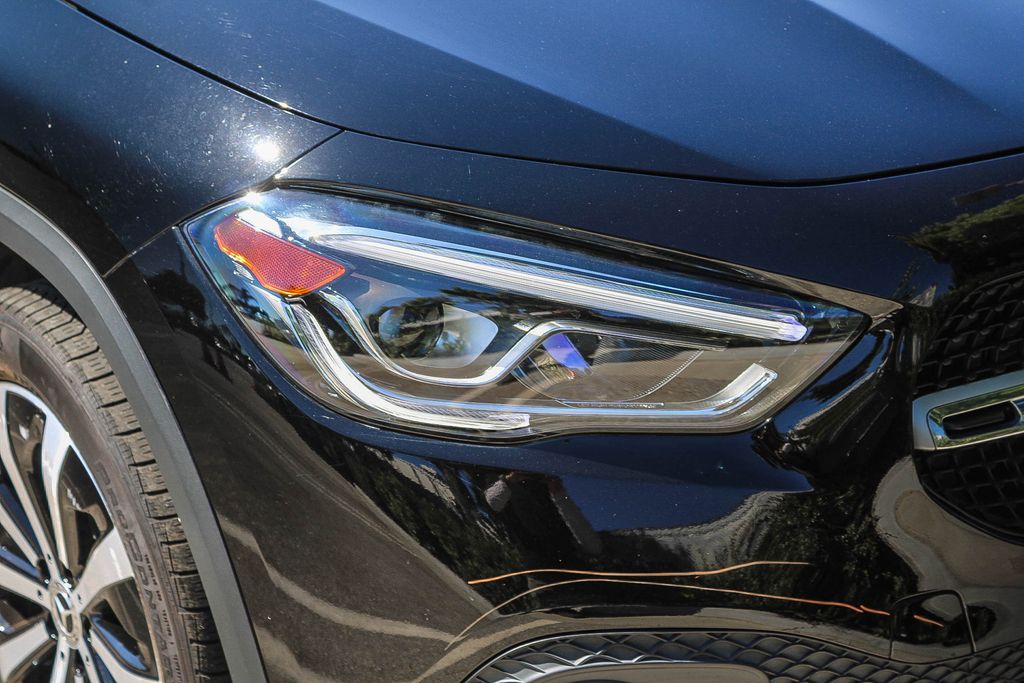 Thumbnail: 2023 Mercedes-Benz GLA - 18