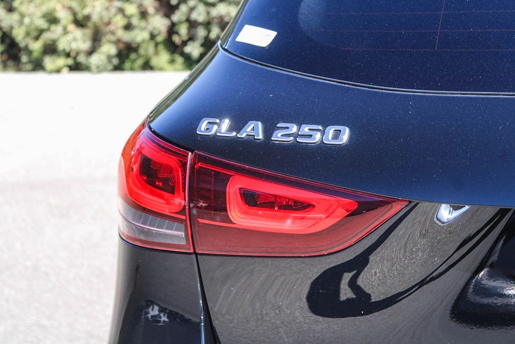 Thumbnail: 2023 Mercedes-Benz GLA - 16