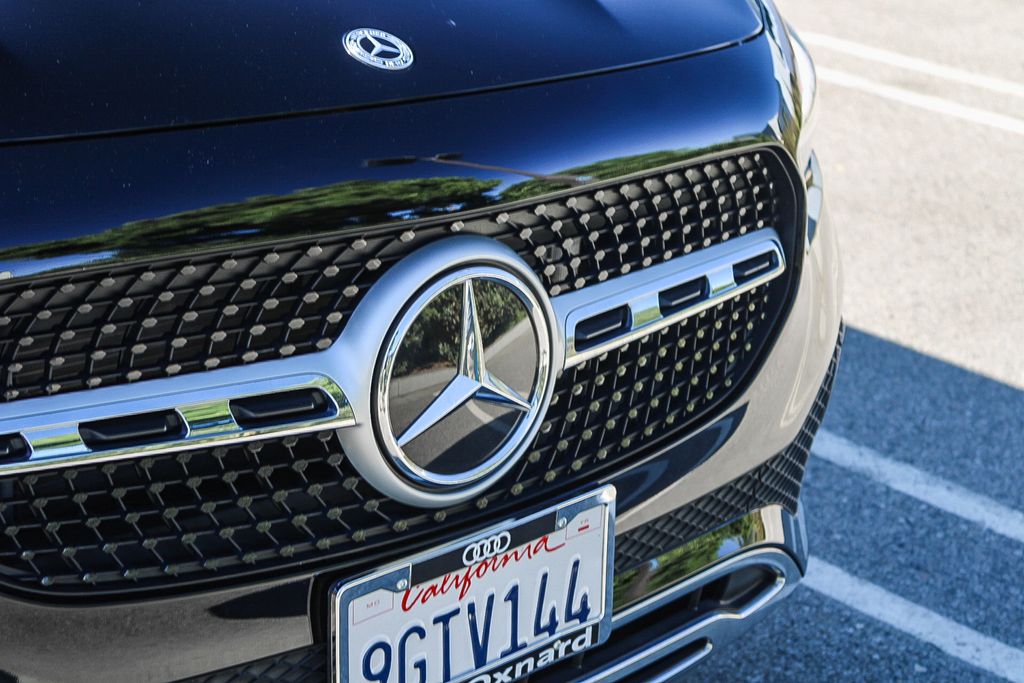 Thumbnail: 2023 Mercedes-Benz GLA - 21
