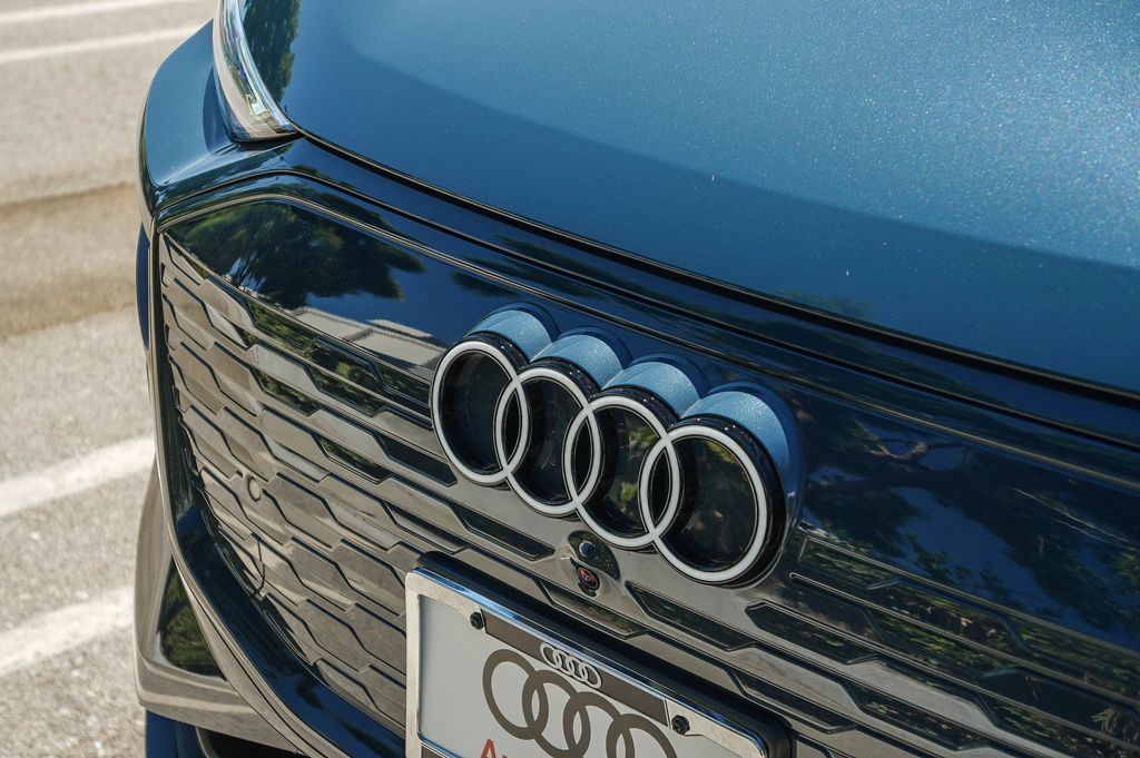 Thumbnail: 2027 Audi Q6 e-tron - 6
