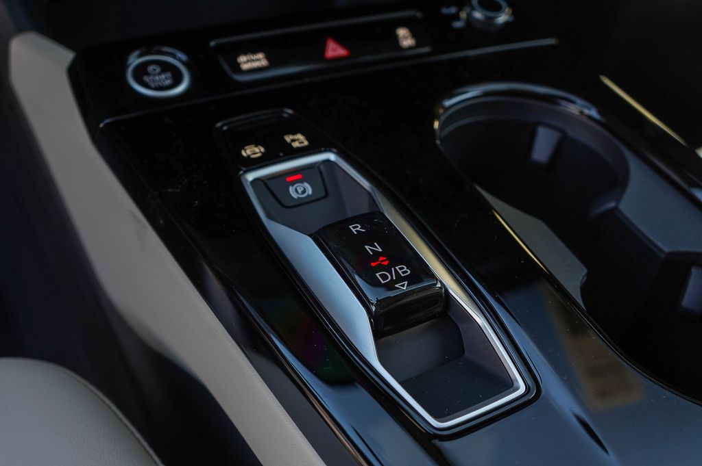 Thumbnail: 2027 Audi Q6 e-tron - 13