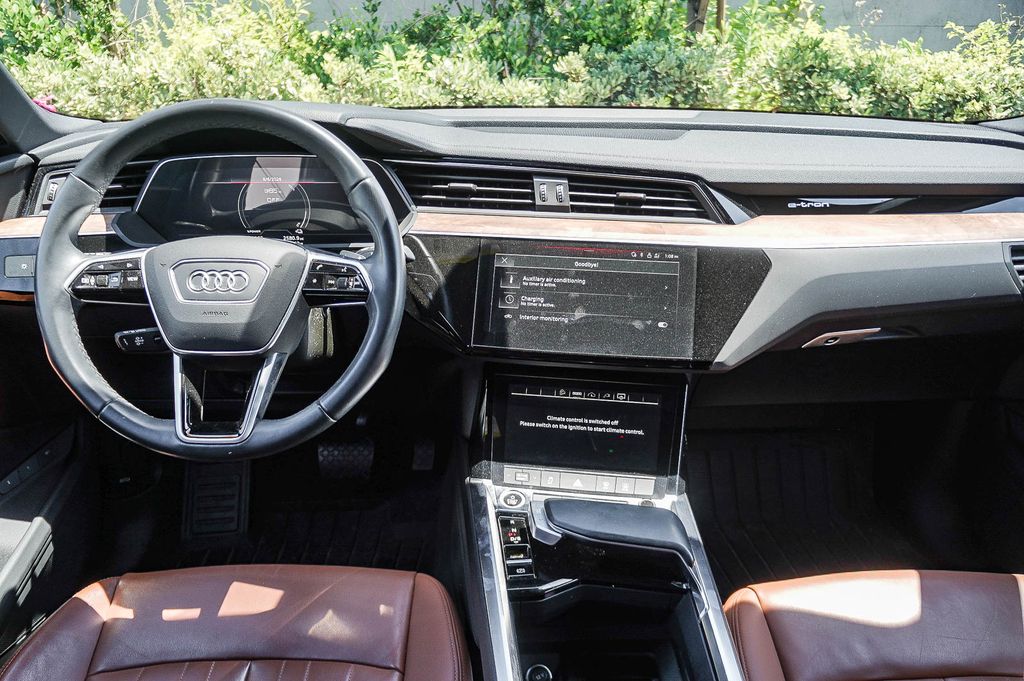 Thumbnail: 2023 Audi e-tron - 2