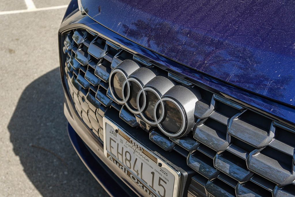Thumbnail: 2025 Audi Q5 - 6
