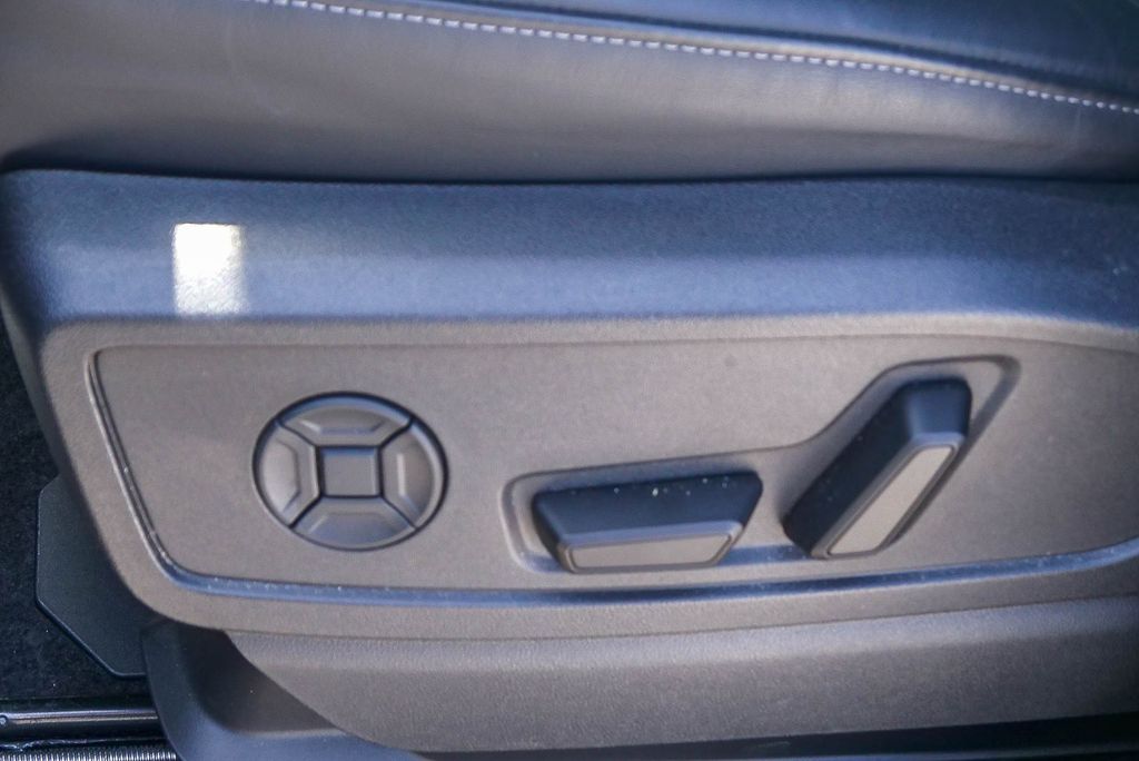 Thumbnail: 2025 Audi Q5 - 22