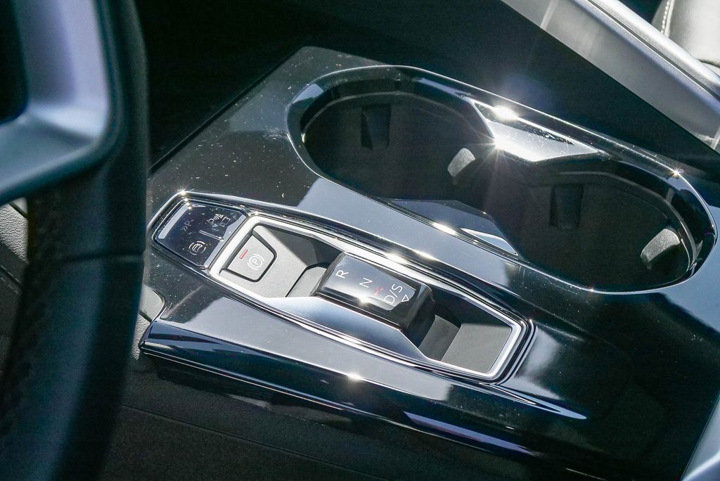 Thumbnail: 2025 Audi Q5 - 15