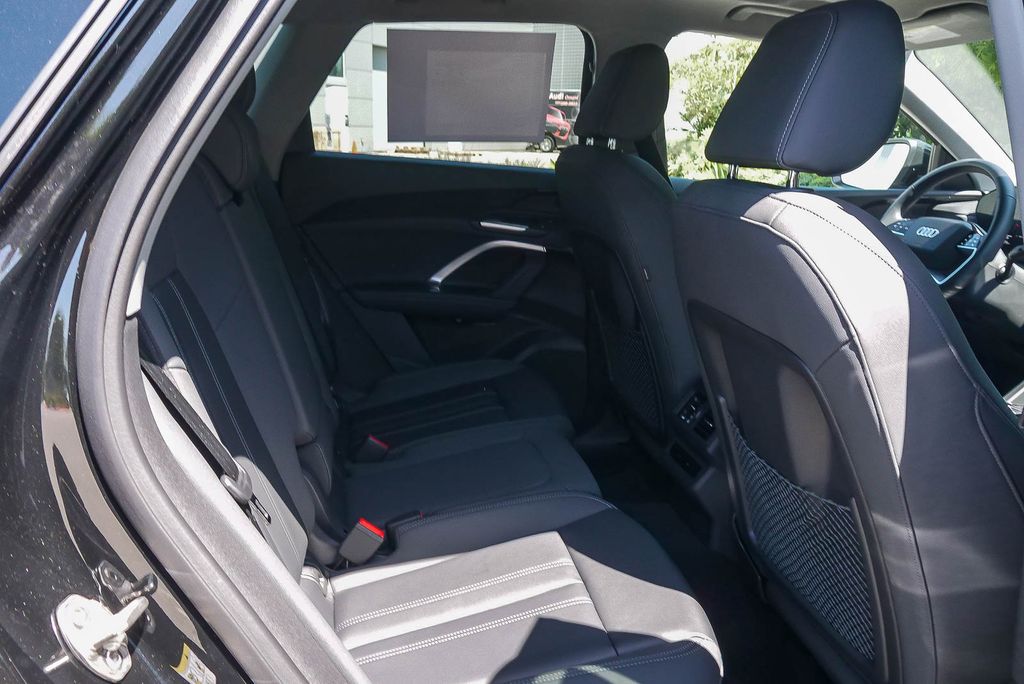 Thumbnail: 2025 Audi Q5 - 12