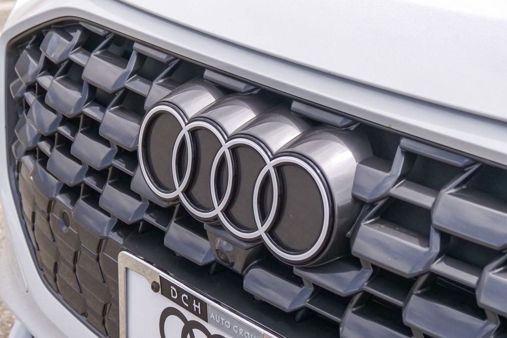 Thumbnail: 2025 Audi Q5 - 6