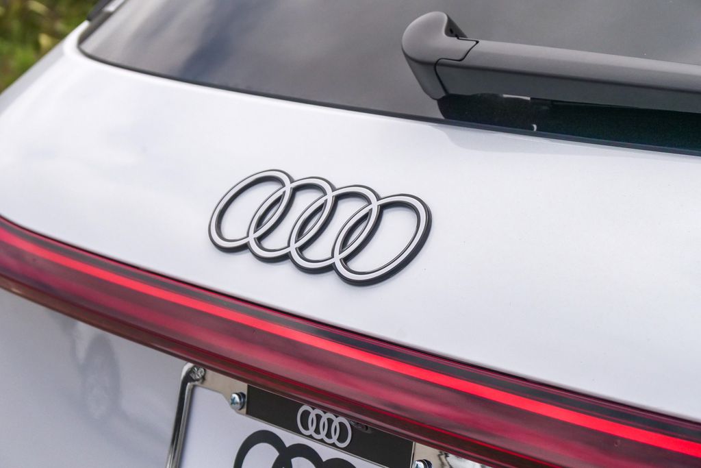 Thumbnail: 2025 Audi Q5 - 21