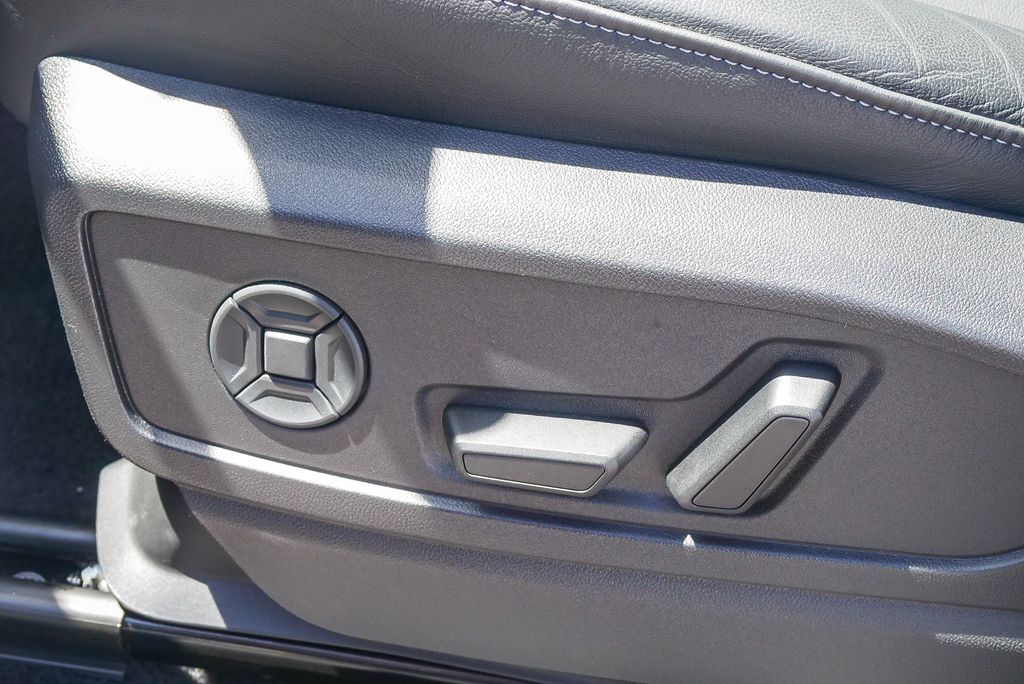 Thumbnail: 2025 Audi Q5 - 22